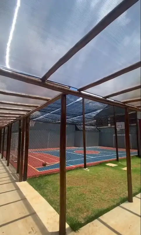 Pergolado de madeira para área externa